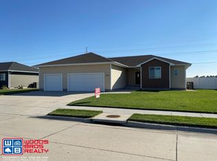 4257 Indianhead Rd, Grand Island, NE 68803