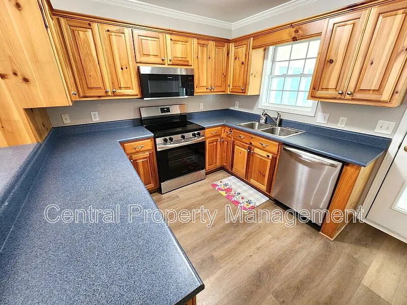 3 bed, 2.5 bath, 1500 sqft, $1,595 — Photo 4