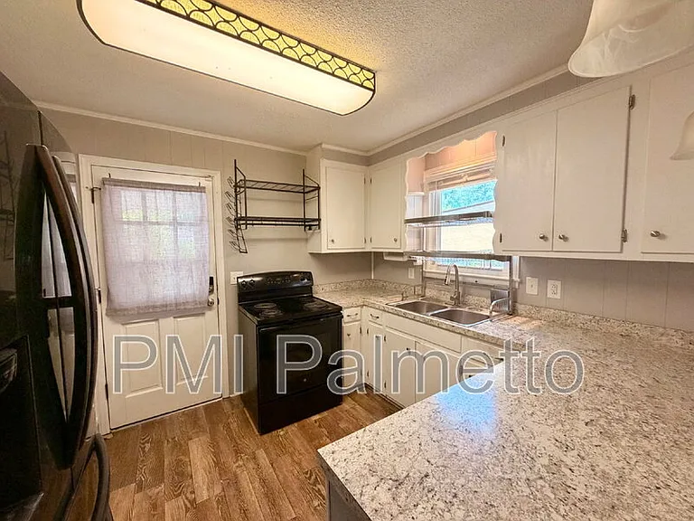 1727 Sandra Dr — Photo 7