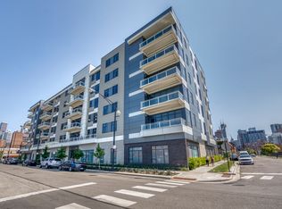 367 W Locust St UNIT 204, Chicago, IL 60610