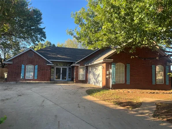 705 Copperfield Ct, Edmond, OK 73003
