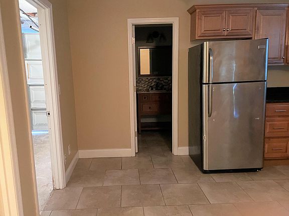 4th image of 311 1/2 14th Ave N #4