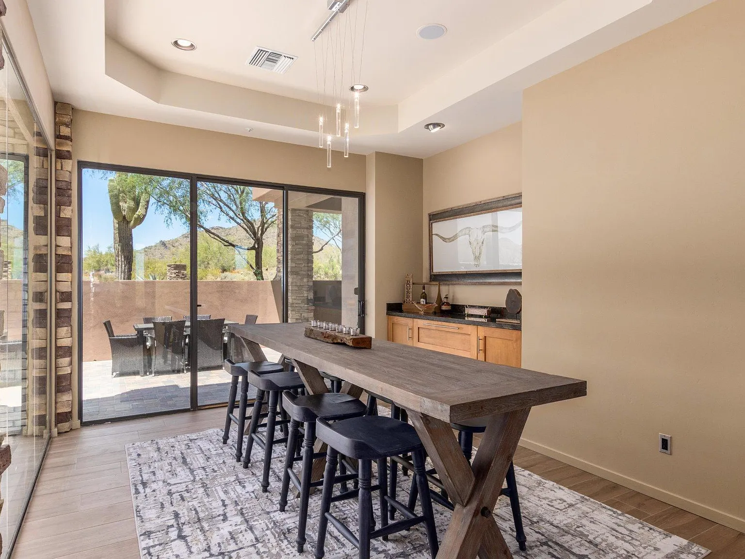 4 bed, 4.5 bath, 4881 sqft, $9,000 — Photo 4