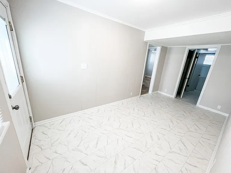 410 S Westlawn Ave — Photo 7