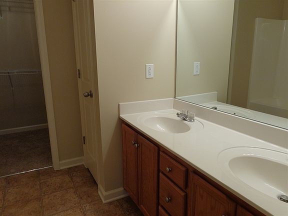 5th image of 1828 Saint Andrews Dr