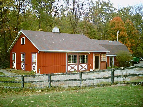 4 Stall horse barn and caretakers residenc