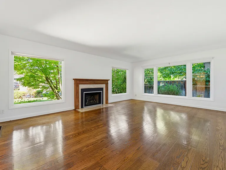 1825 White Oak Dr — Photo 3