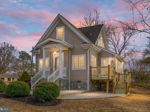 161 Breezewood Dr, Colonial Beach, VA 22443