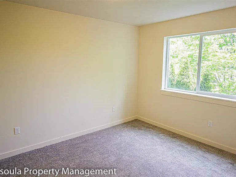 American Way Apartments — Photo 4