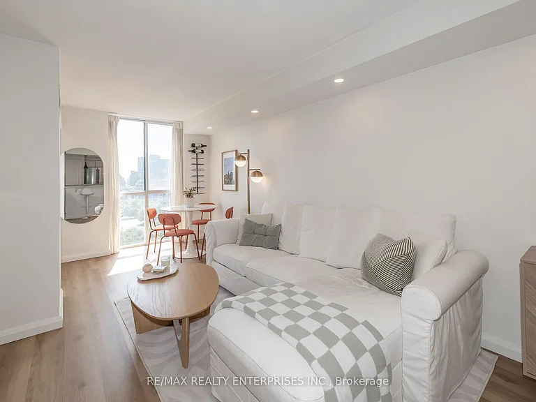801 King St W #1108 — Photo 2