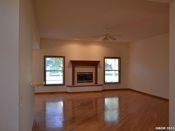3rd image of 344 Marilyn Dr