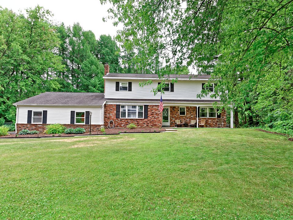 1st image of 8 Heritage Ln