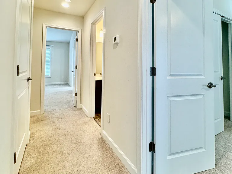 325 John Adams Dr — Photo 23