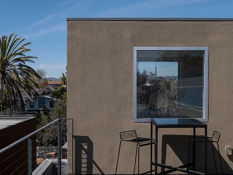 546 Broadway St — Photo 32