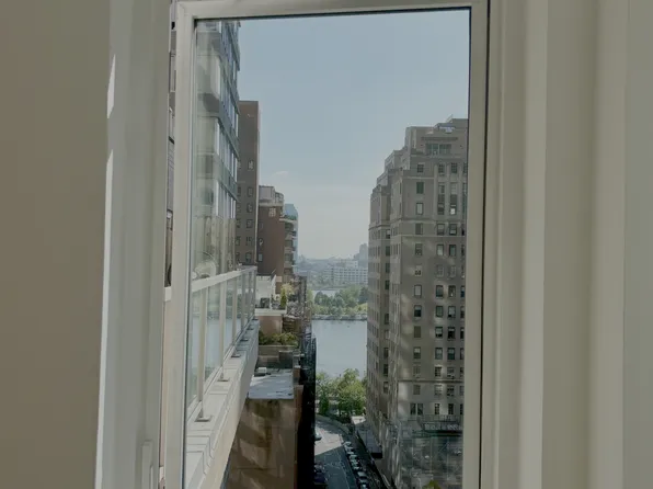 411 East 53rd Street image 10 of 15