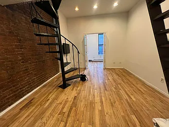 Rented by KNOCKKNOCK LLC