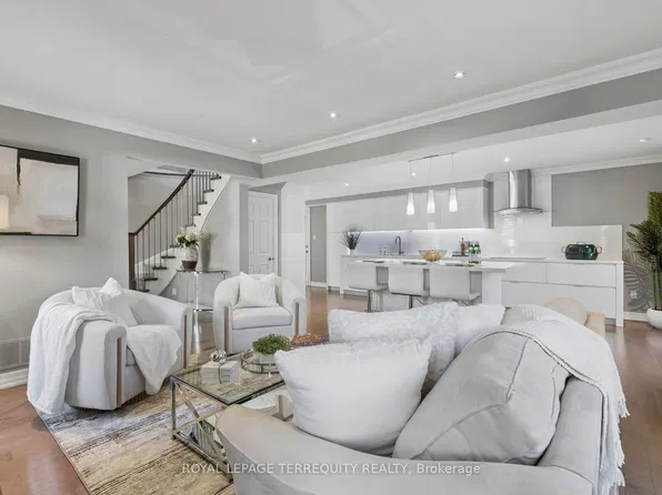 10 Scarboro Ave, Toronto, ON M1C 3Z4