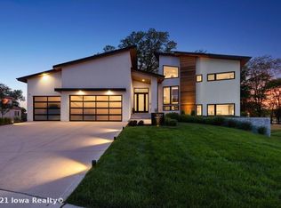 1089 S Kingswood Ct, West Des Moines, IA 50266