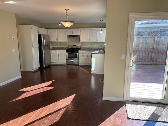 5th image of 1019 Stanislaus Way