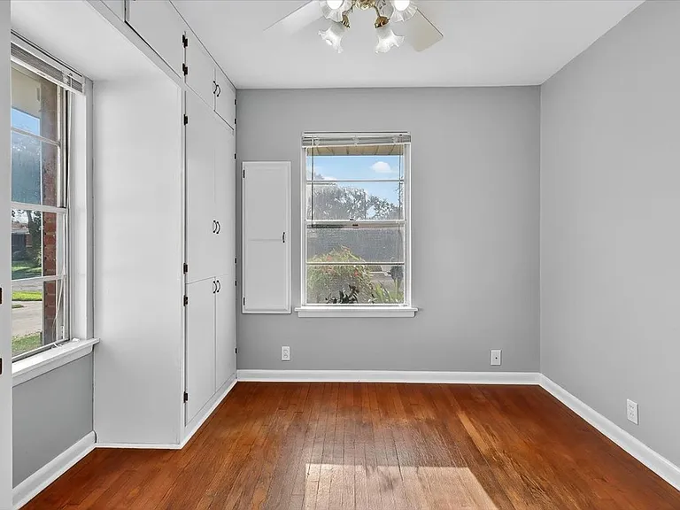 4637 Calvin Dr — Photo 32