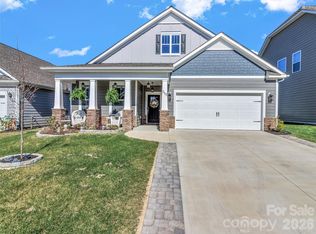 515 Fox Cove Rd, Hendersonville, NC 28792