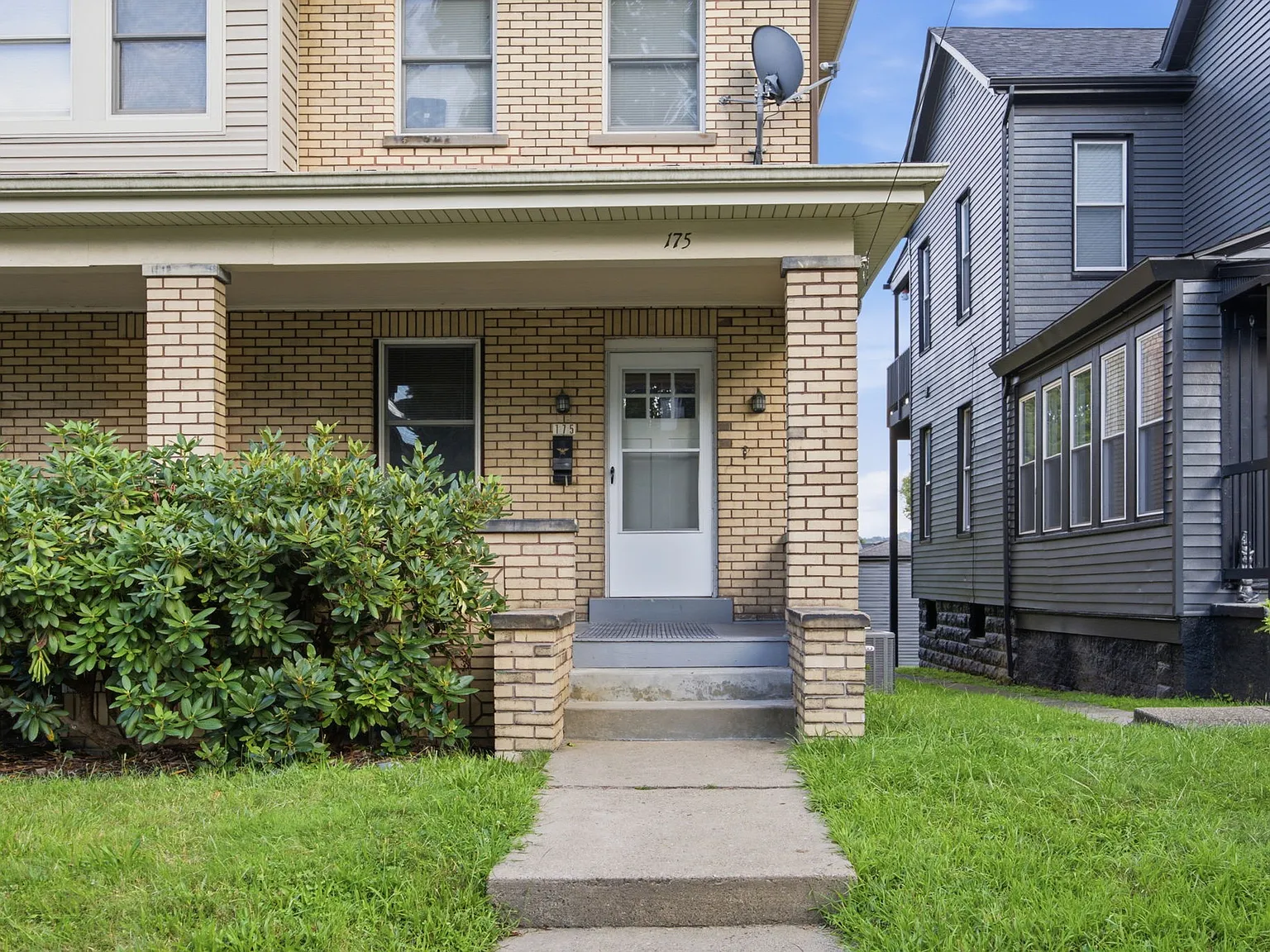 2 bed, 1000 sqft, $1,350 — Photo 1
