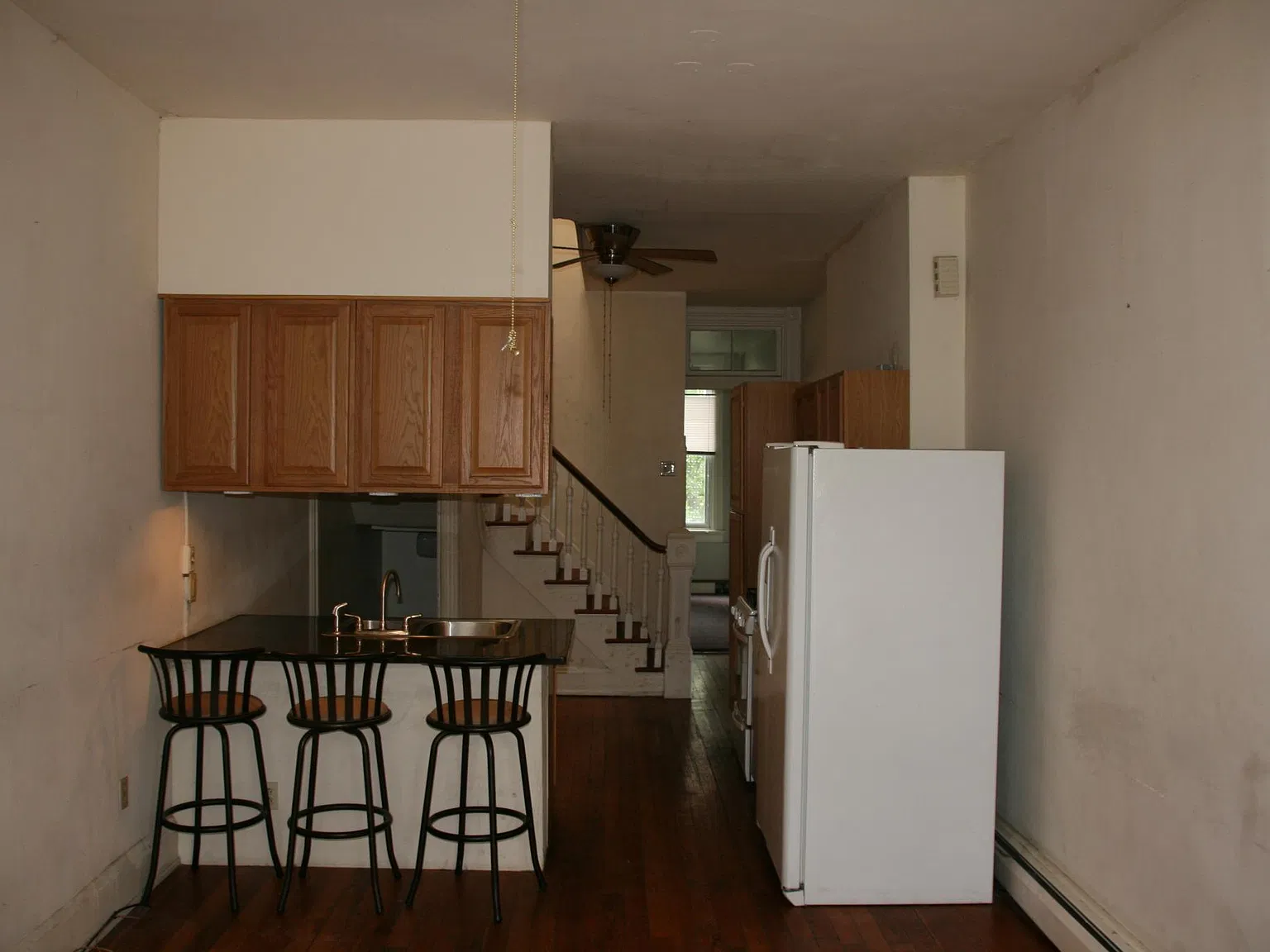 4 bed, 2200 sqft, $2,600 — Photo 2