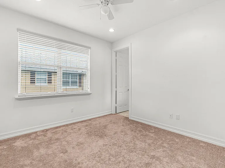 109 E Coda Cir — Photo 24
