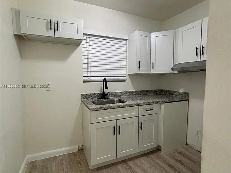 200 NW 13th St #5 — Photo 2