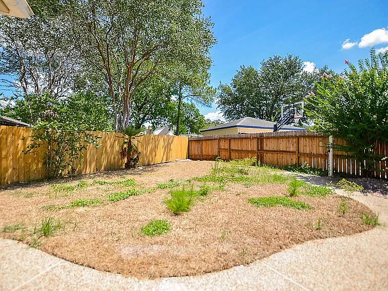4 bed, 2149 sqft, $2,299 — Photo 4