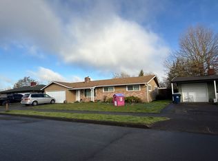 1082 W 7th Pl, Junction City, OR 97448