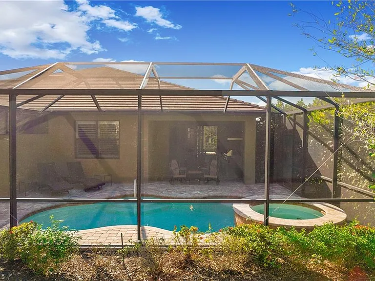 7674 Jacaranda Ln — Photo 29