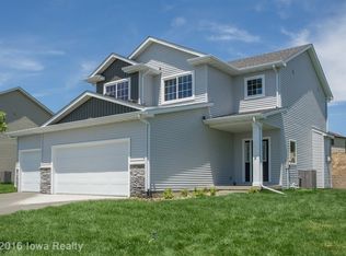 1627 Lakeview Dr, Pleasant Hill, IA 50327