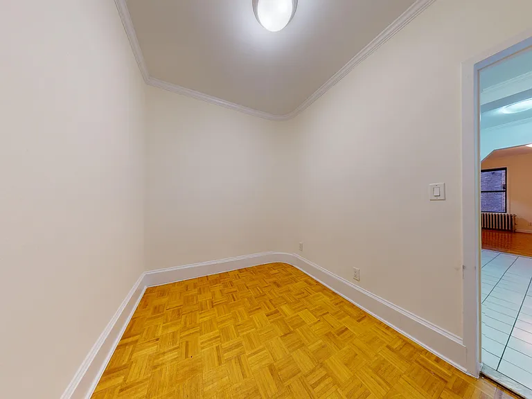 243 E 38th St #3D — Photo 5