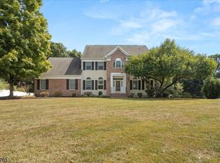 7 Foxfire Ln, Clinton, NJ 08809