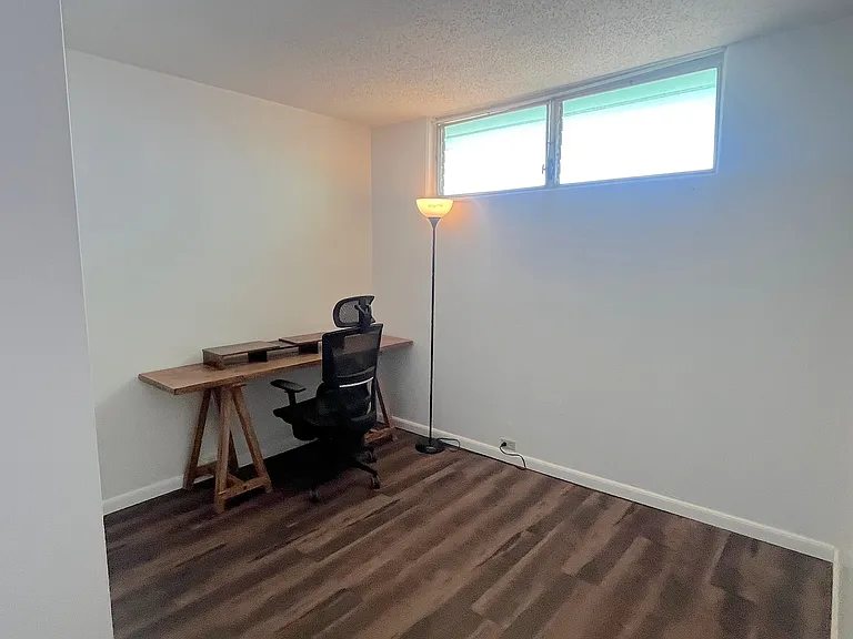 Smaller second bedroom/office.