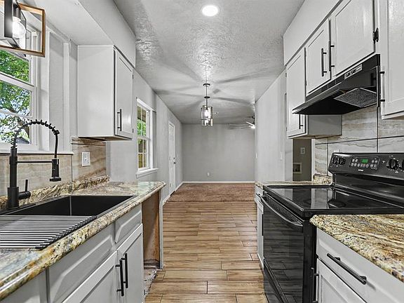 5th image of 9719 NE 3rd Pl