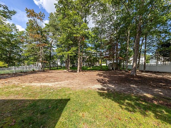 4th image of 306 Blossom Cir