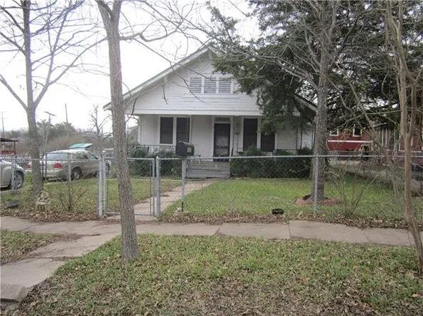707 W 7th St, Taylor, TX 76574