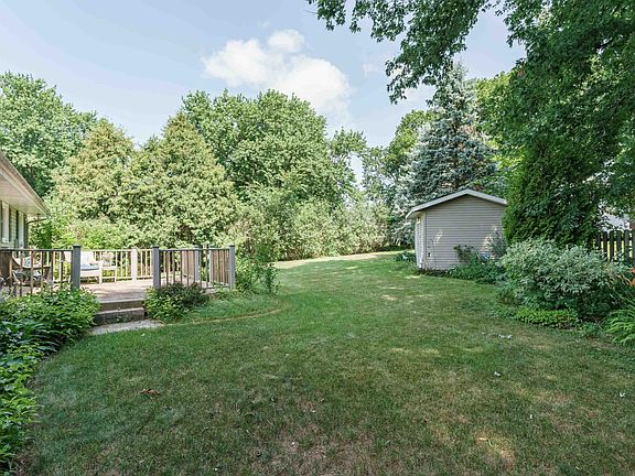 5th image of 432 Applewood Ln