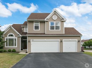 1080 Deerwood Ct, Round Lake, IL 60073