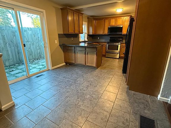 3rd image of 5516 Fortune Dr