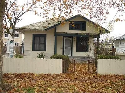 323 S Orange St photo 1