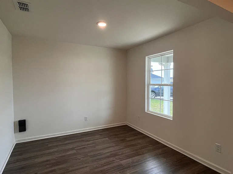 235 Isabella Way — Photo 2