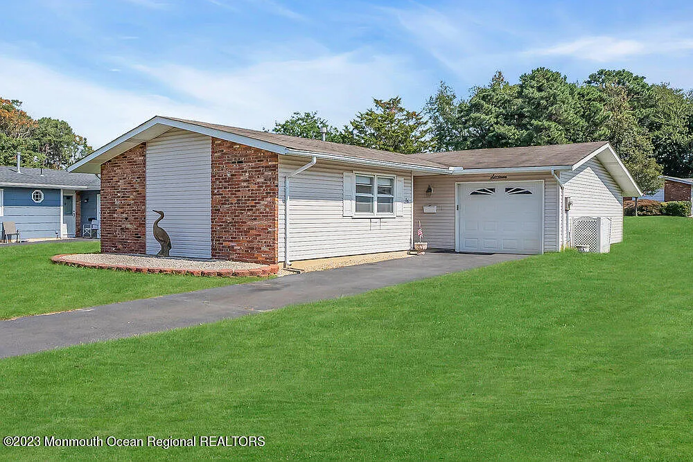 16 Darley Circle photo 1