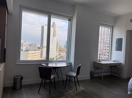 Rented by Gulia Wang, LREB | media 29