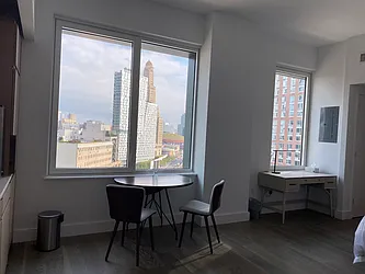 Rented by Gulia Wang, LREB