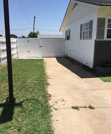 4th image of 201 Brown Ave