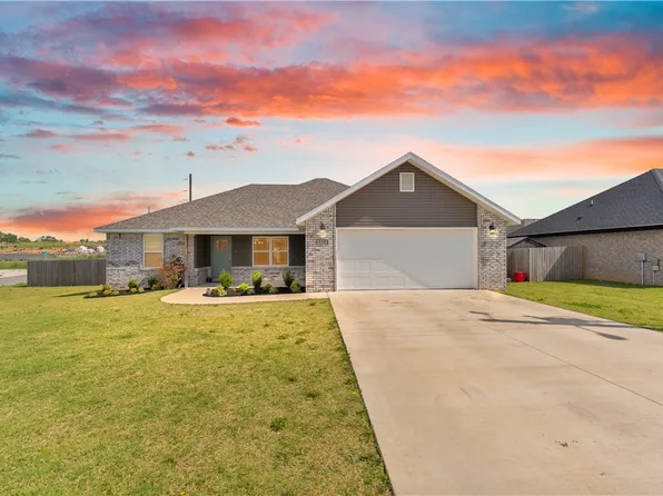 118 Brooke St, Huntsville, AR 72740