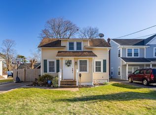 110 E Lakewood St, Patchogue, NY 11772
